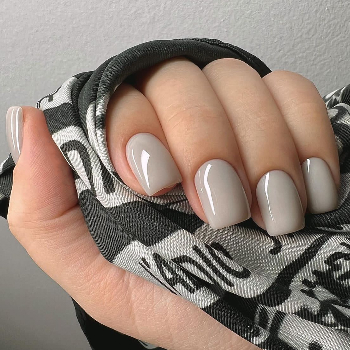 Nail Art Simple Elegant - 24p Französische kurze einfarbige Kunstnägel, schlichtes
